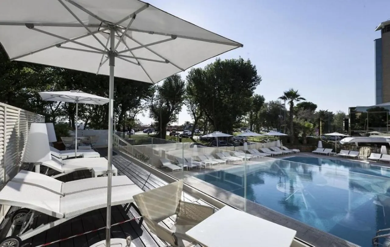 Hotel Sporting Rímini 4*,